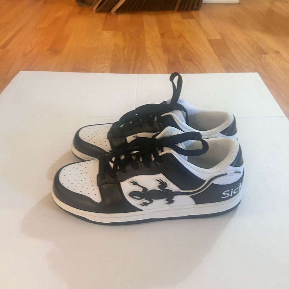 Vintage Mens Black and White Shoes